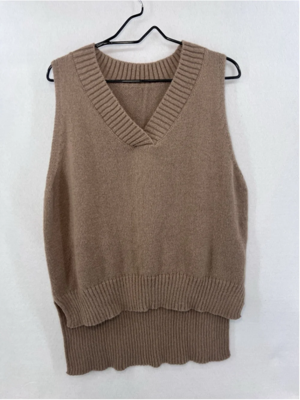 Sweater Vest V-neck Sleeveless Tan Beige Cable Knit High Low Hem No Tag Size